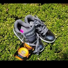 Youth Heely's size 4Y