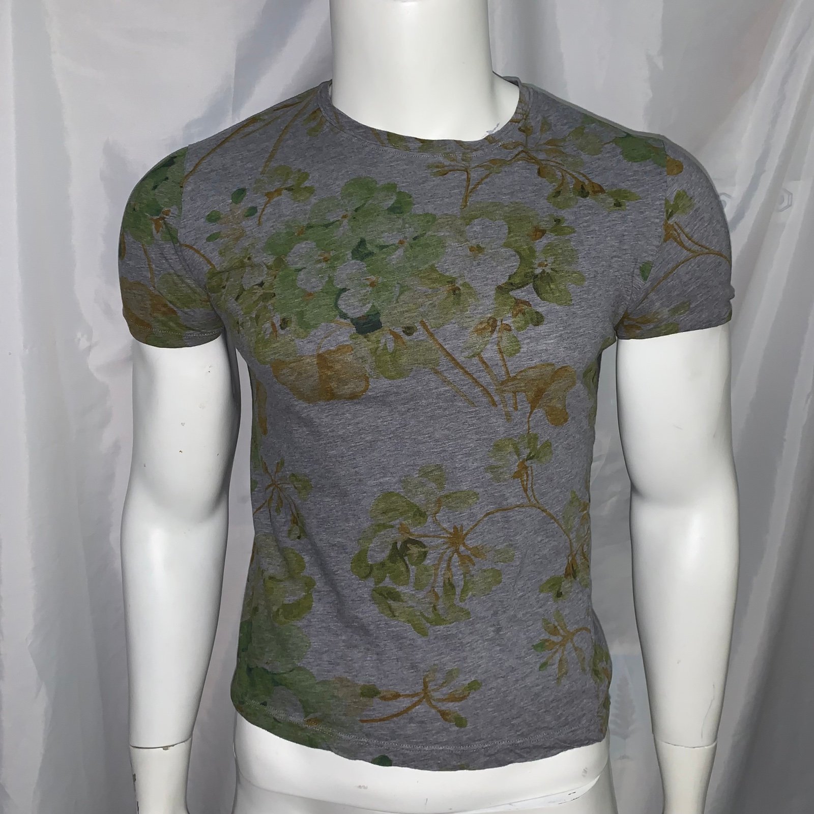 GUCCI size SM/MED gray cotton FLORAL graphic print TEE