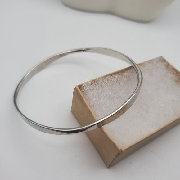 High end jewelry silver toned slider bracelet unisex wardrobe staple casual