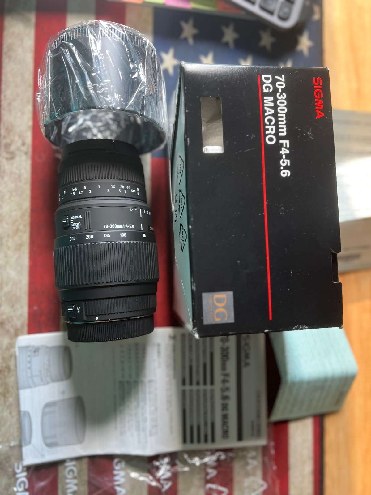 Sigma 70-300mm f/4-5.6 DG Macro Telephoto Zoom Lens for Canon SLR Cameras