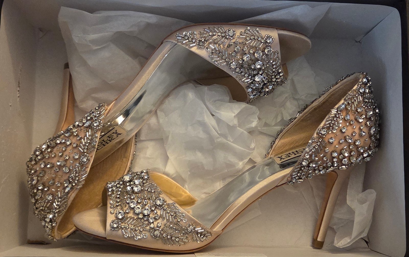 New Mischka Maria beaded rhinestone heels in a rose gold 8.5
