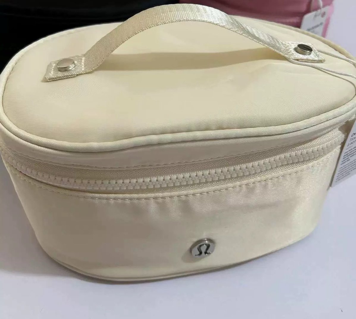 Lululemon Makeup Pouch 3.5L ( Firm price )
