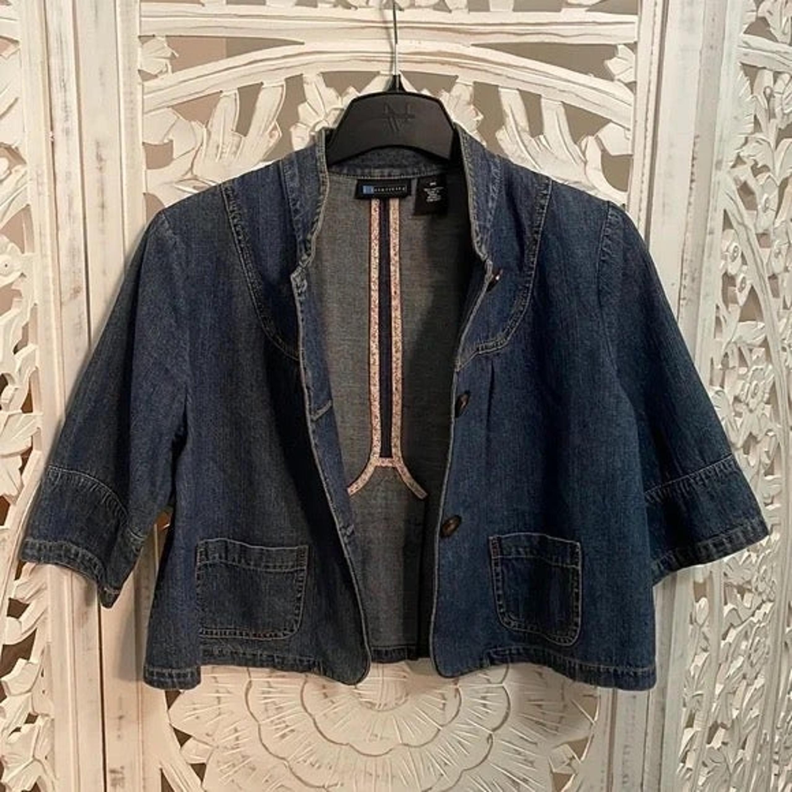 LIKE NEW Women's Relativity Cropped Blue Jean Jacket with 3/4 Sleeve
