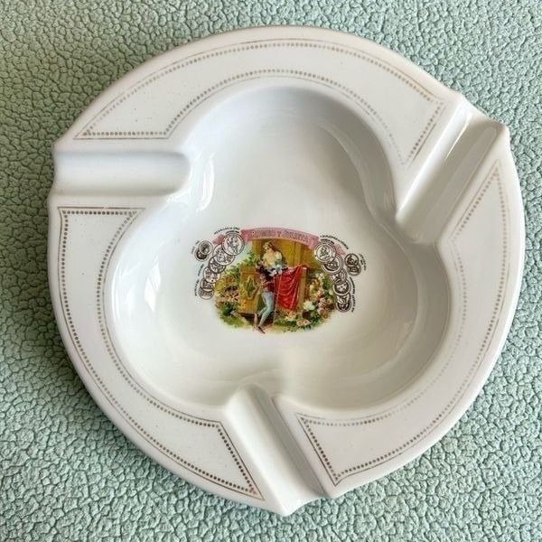 Romeo Y Julieta Medallas de Oro Large Cigar Ashtray Desk Table