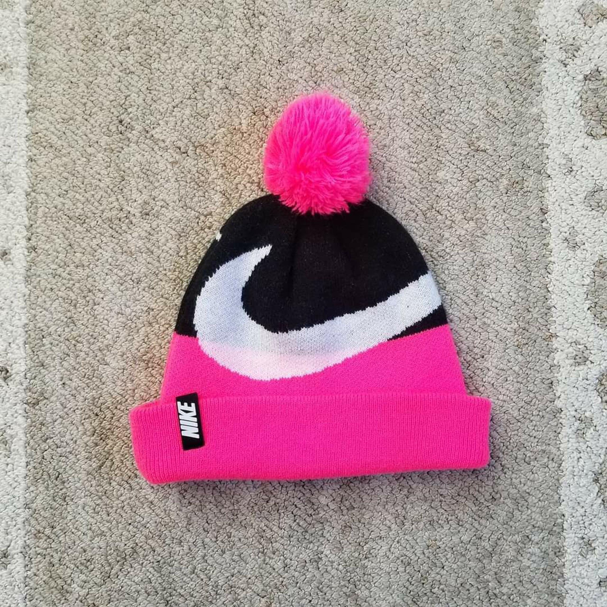 Nike Swoosh Pom Pom Beanie