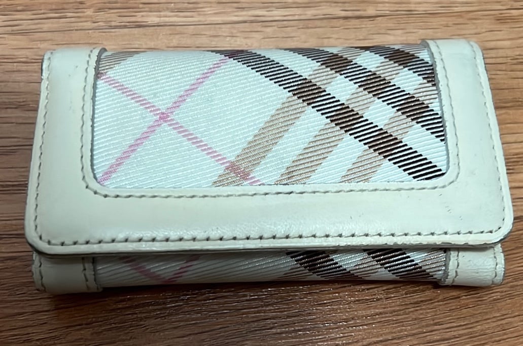 Burberry key chains holder