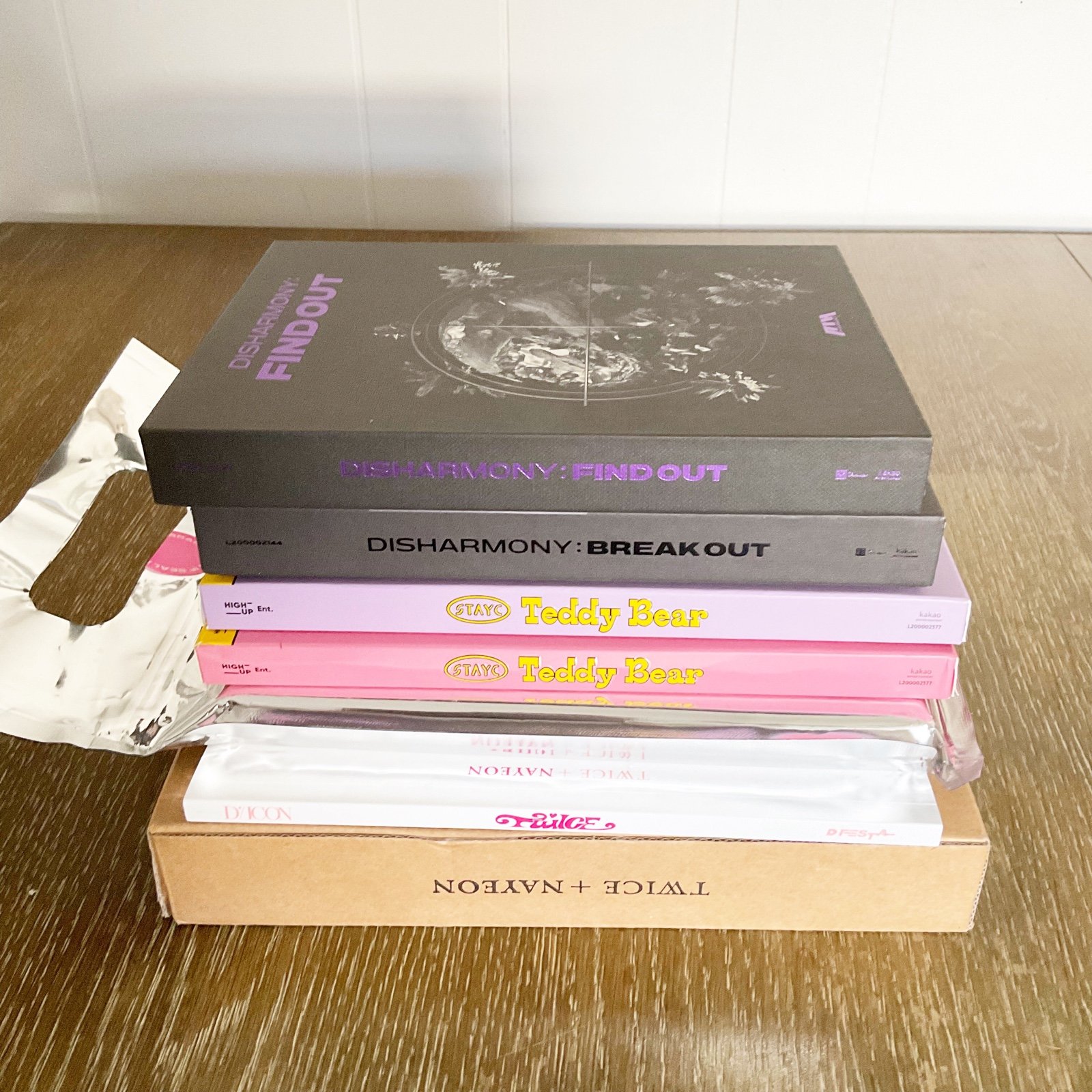 Lot Of 6 K-pop CDs Teddy Bear Disharmony Young Luv
