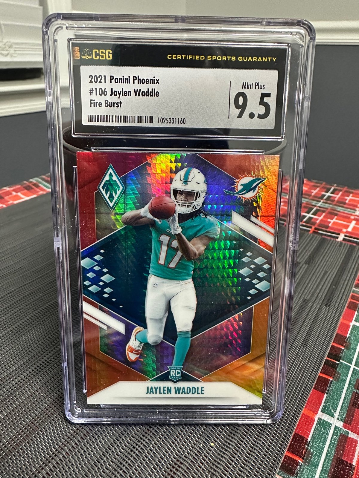 2021 Panini Phoenix Jaylen Waddle No. 106 Fire Burst CSG 9.5