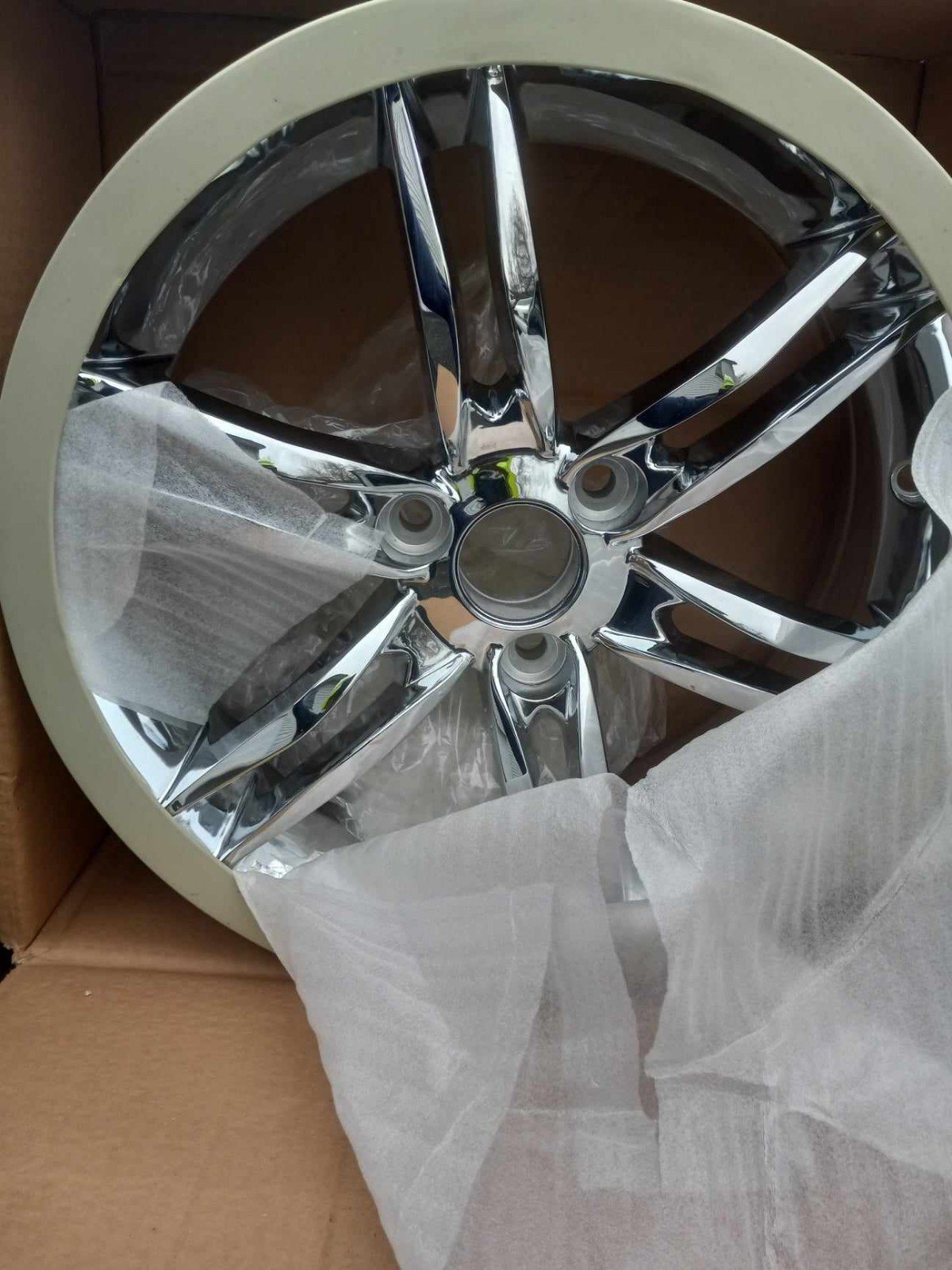 CAN AM SPYDER CHROME RIM