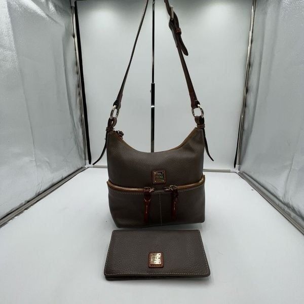 Dooney & Bourke Pebble Grain Zipper Pocket Sac with matching Wallet