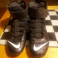 Mens Nike Force Savage Shark 2 Football Cleats, size 9.5