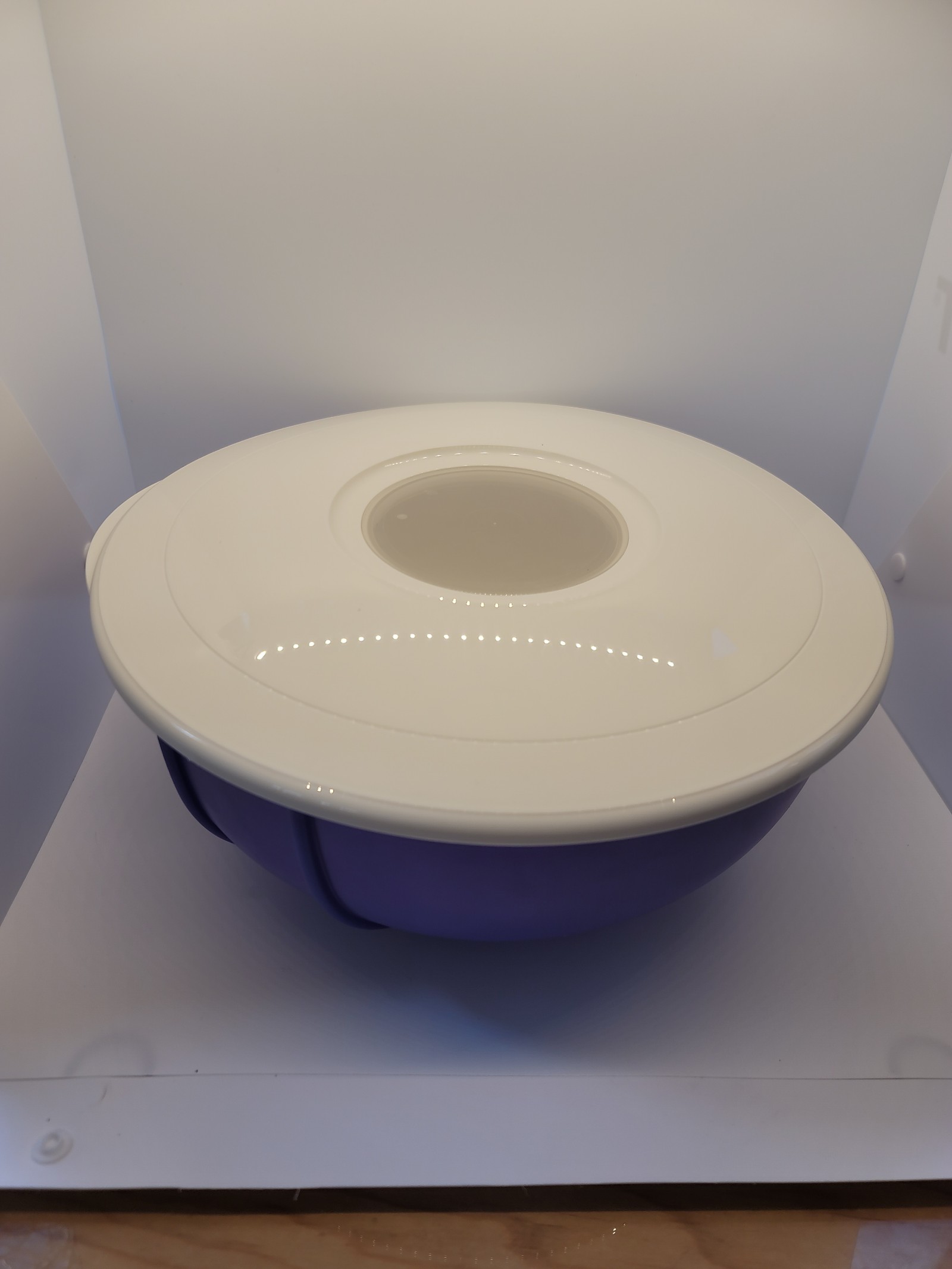 TupperWare Remarkabowl Mixing Bowl with Lid 1990s New