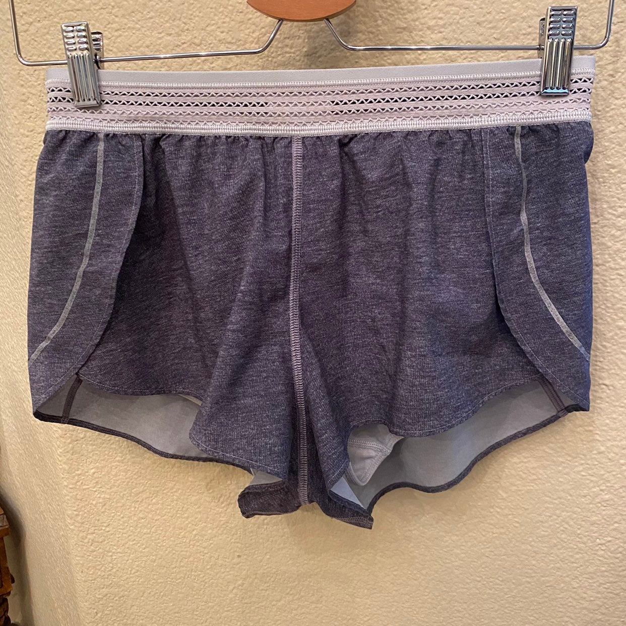 LULULEMON Women Gray Shorts Size 4