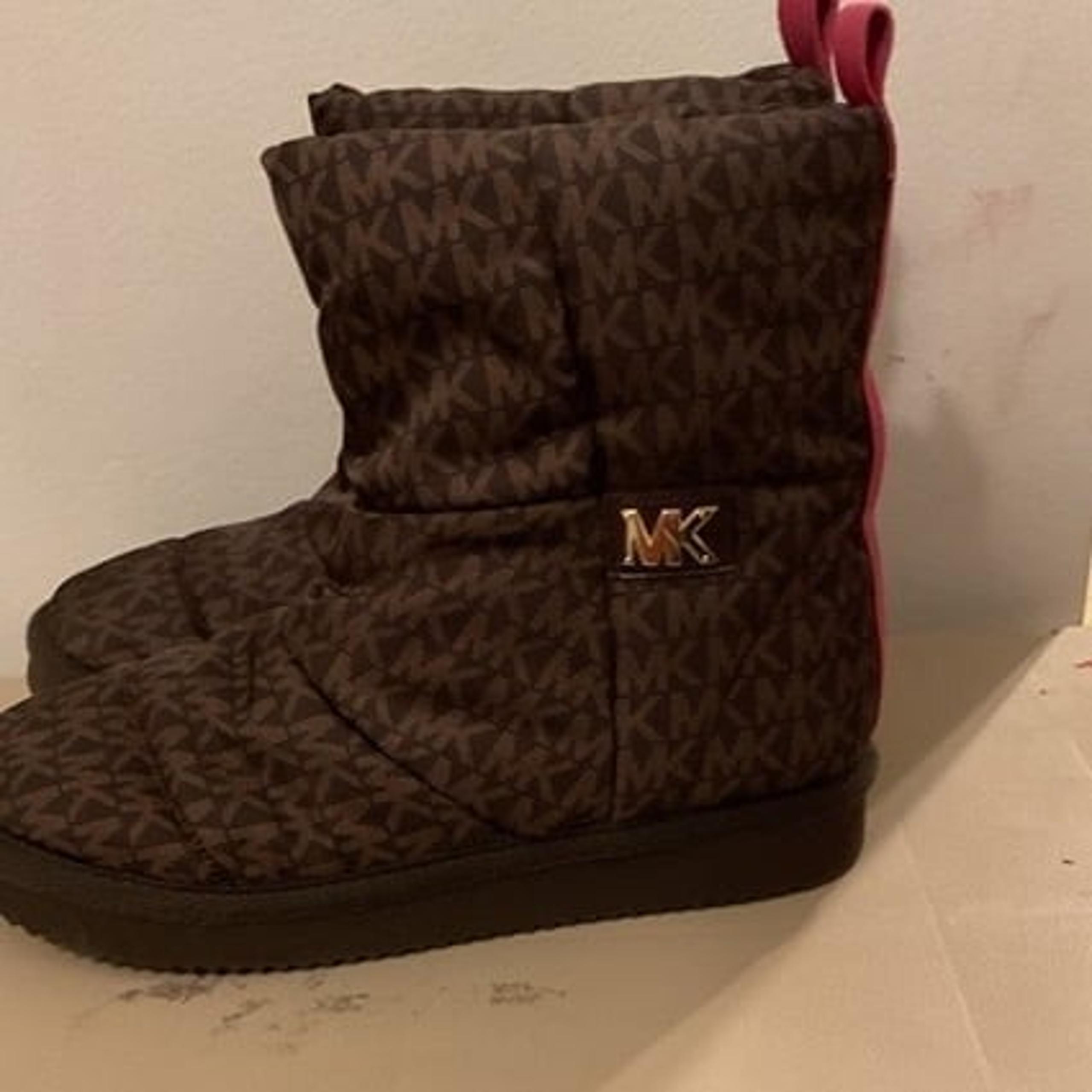 Like new  Michael Kors Women's Brown 'stark' Snow Boots