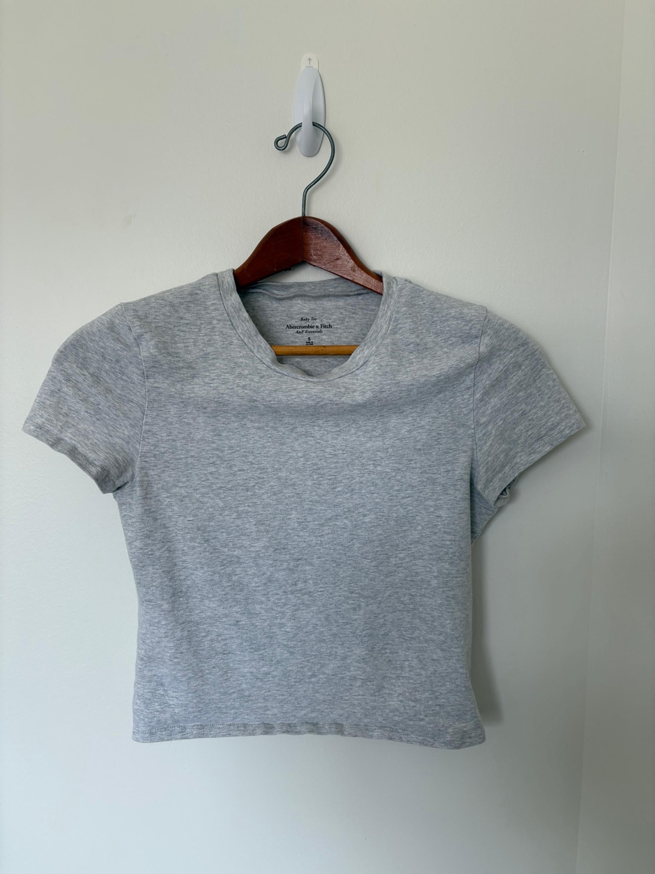 Abercrombie and fitch tshirt