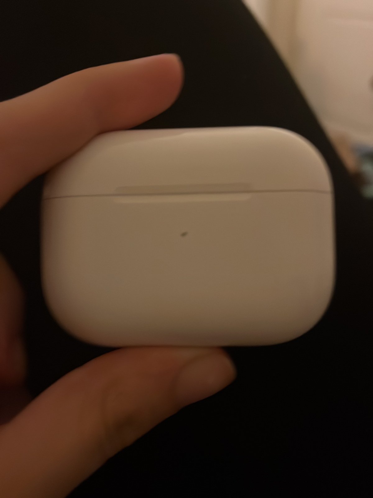 Apple airpods charging case