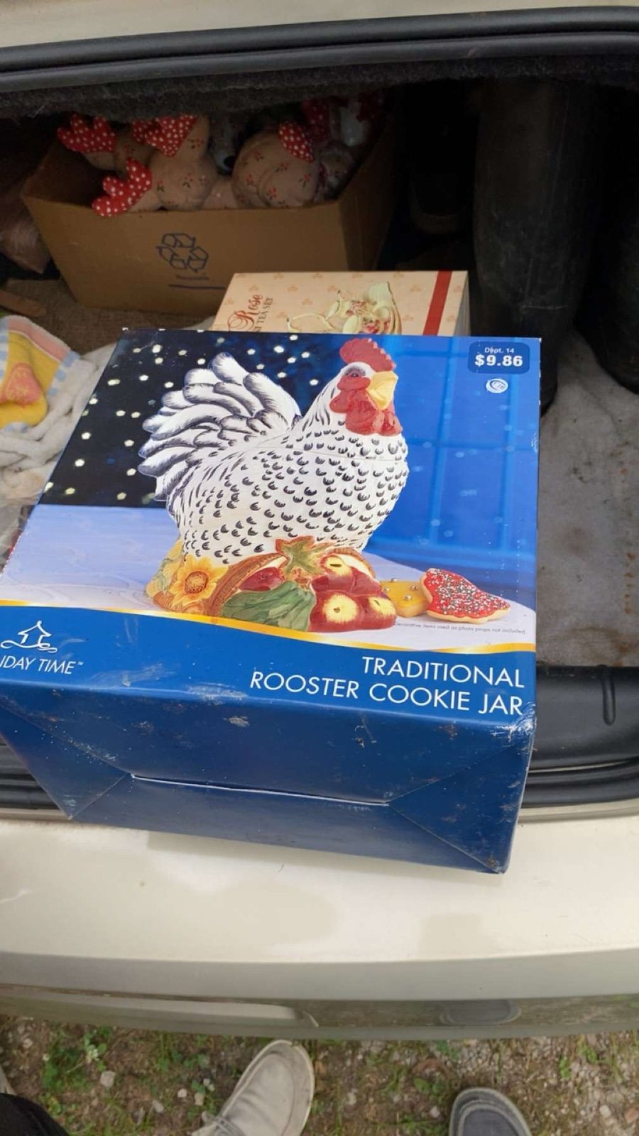 Traditional rooster cookie jar