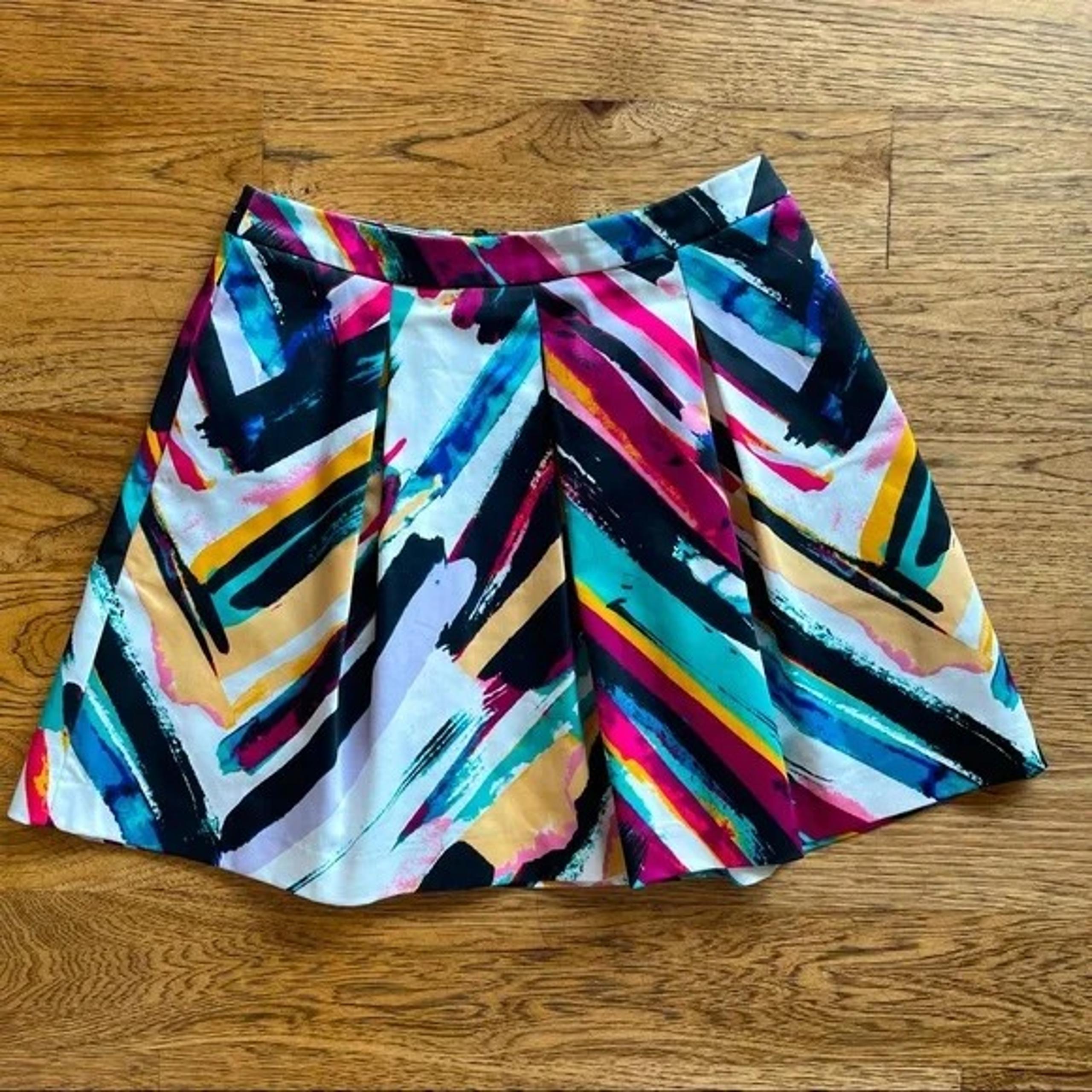 H&M Women's Colorful Abstract Printed Pleated Mini Skirt Size 6