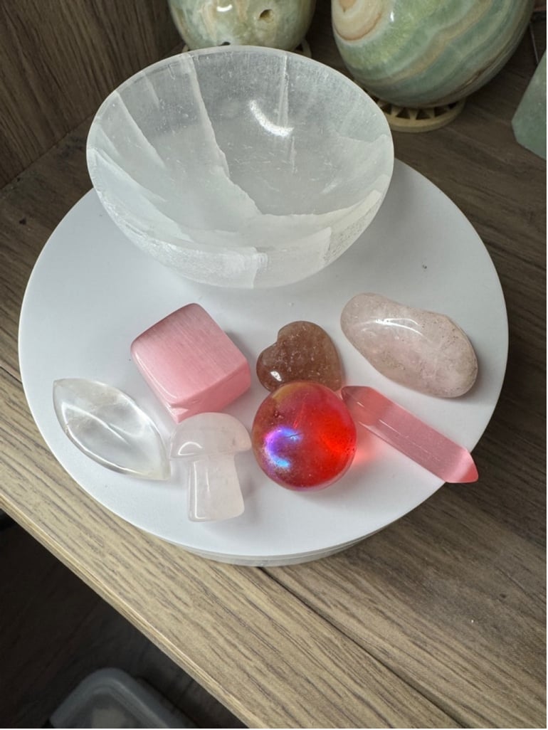 Selenite Bowl - Pink Crystals/Tumbles