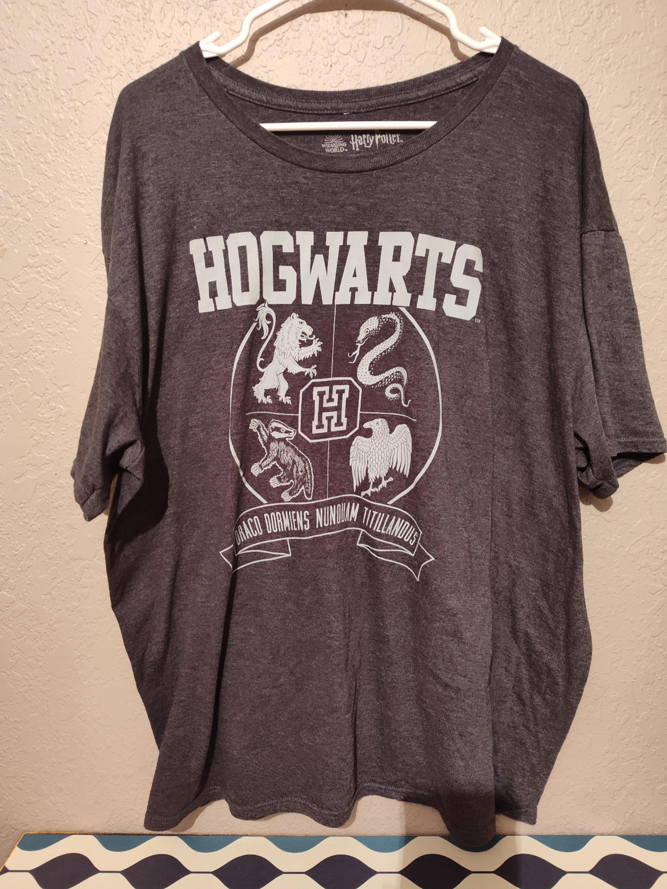 Men's Size XXL Harry Potter Hogwarts T-shirt