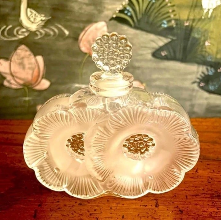 Beautiful Lalique Deux Fleur Perfume Bottle
