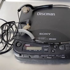 Sony Discman D-121 Compact Disc CD Player Mega Bass 10 Playback Modes vintage