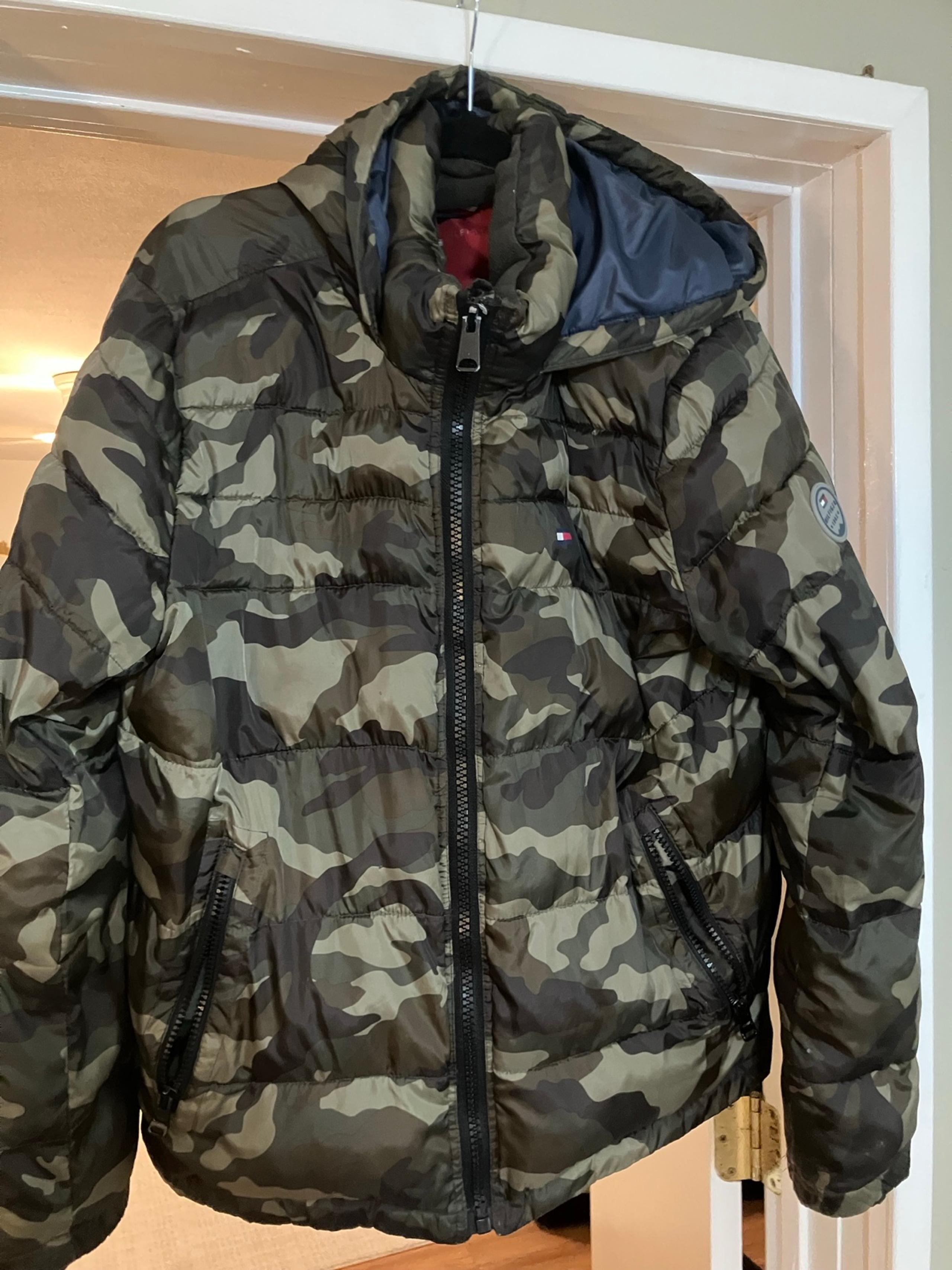 Men’s Tommy Hilfiger Camo Puffer Coat Size L *Read Description*