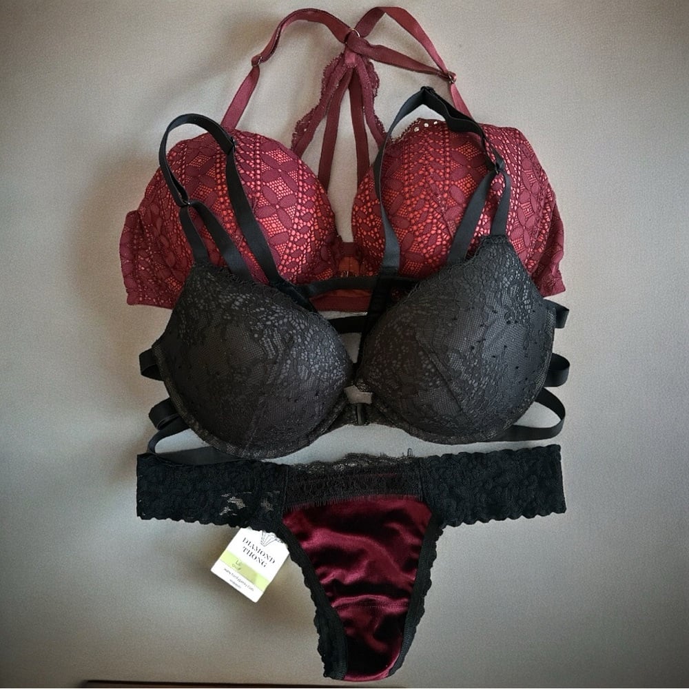 Victoria's Secret Size 36C Bras w/a NWT matching Hanky Panky Diamond Fit Thong