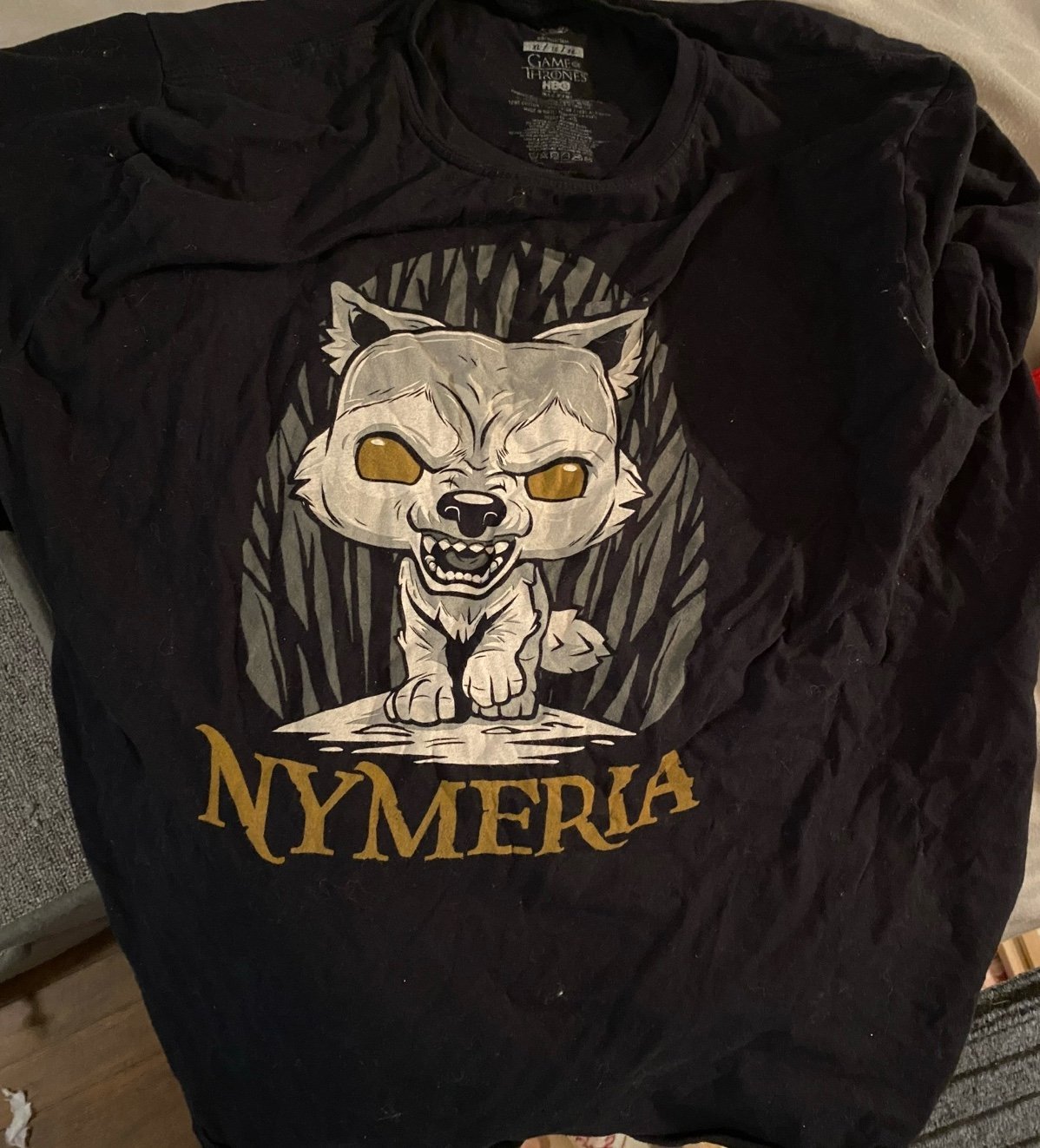 Nymeria hot topic exclusive game of thrones Funko Pop with xl shirt - detail