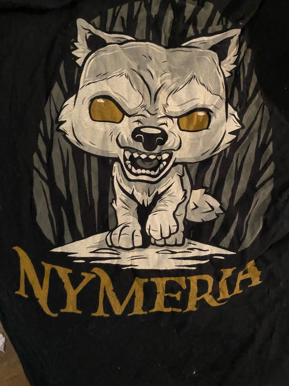 Nymeria hot topic exclusive game of thrones Funko Pop with xl shirt - detail