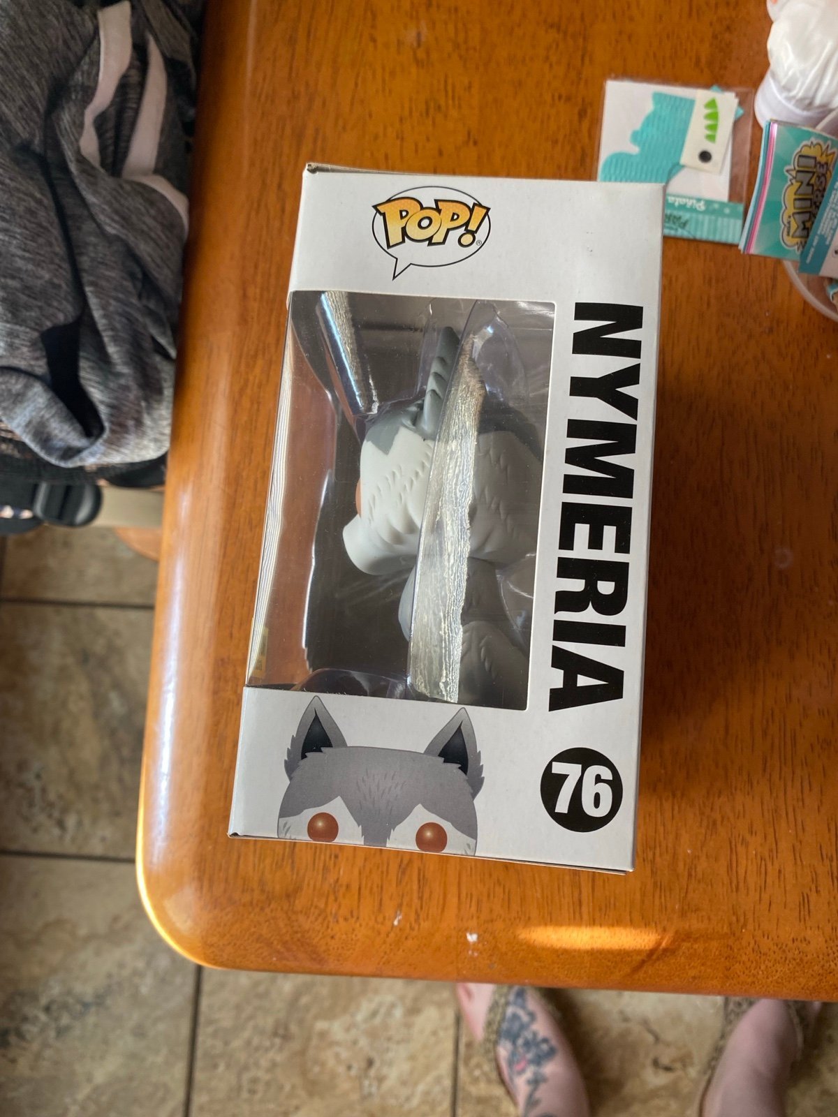 Nymeria hot topic exclusive game of thrones Funko Pop with xl shirt - detail