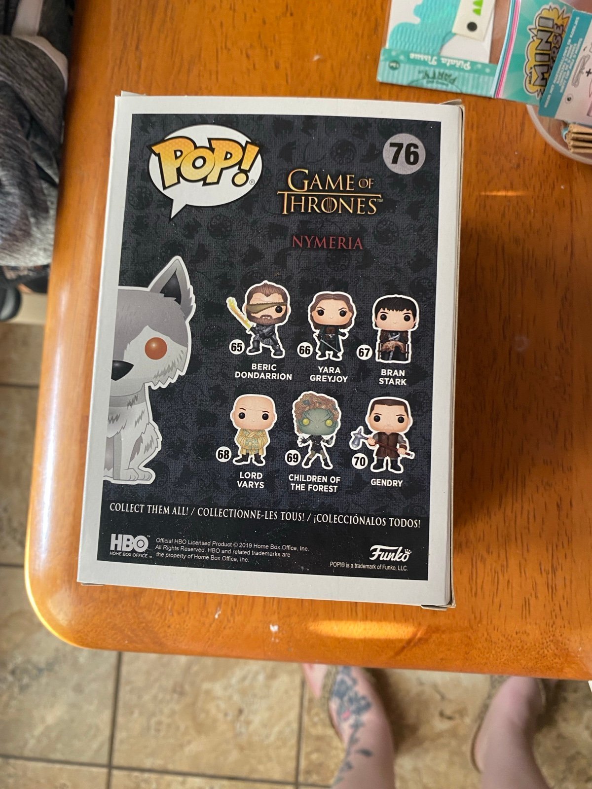 Nymeria hot topic exclusive game of thrones Funko Pop with xl shirt - detail