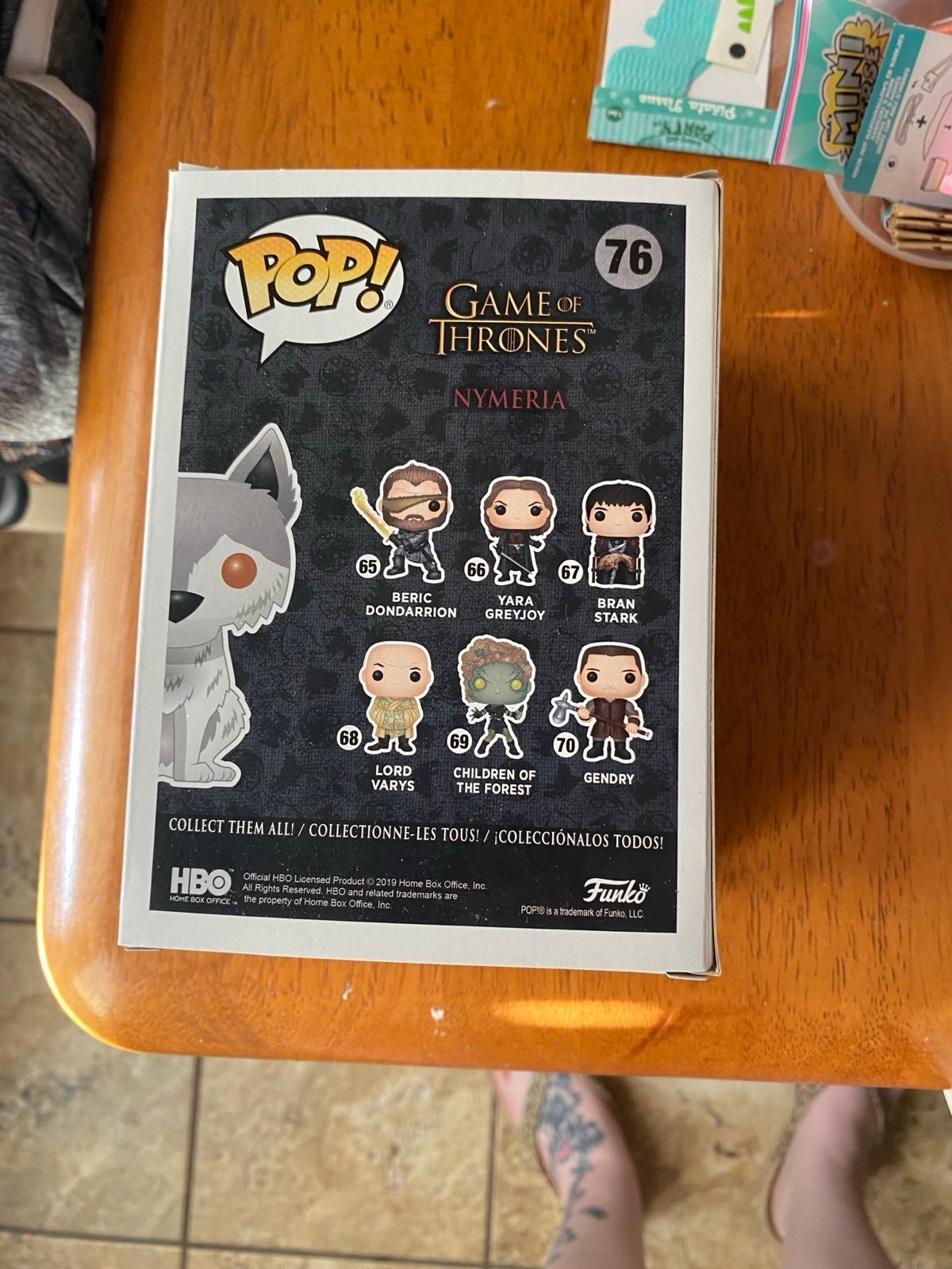 Nymeria hot topic exclusive game of thrones Funko Pop with xl shirt - detail