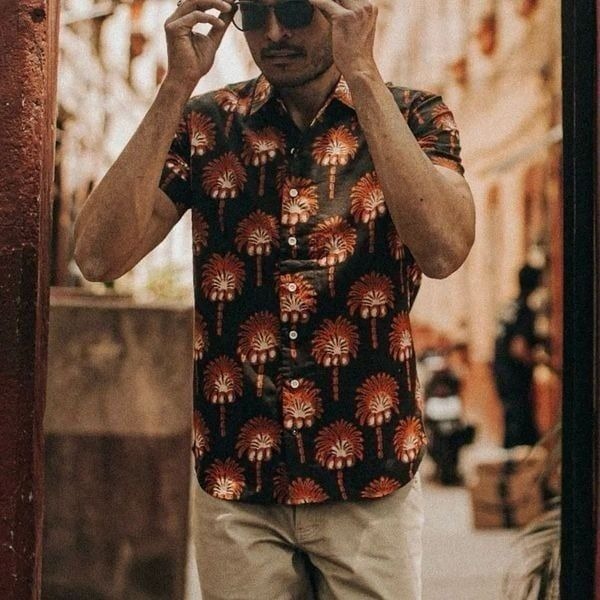 Taylor Stitch The Short Sleeve Hawthorne in Mirage Palm Linen Blend Button Up XS