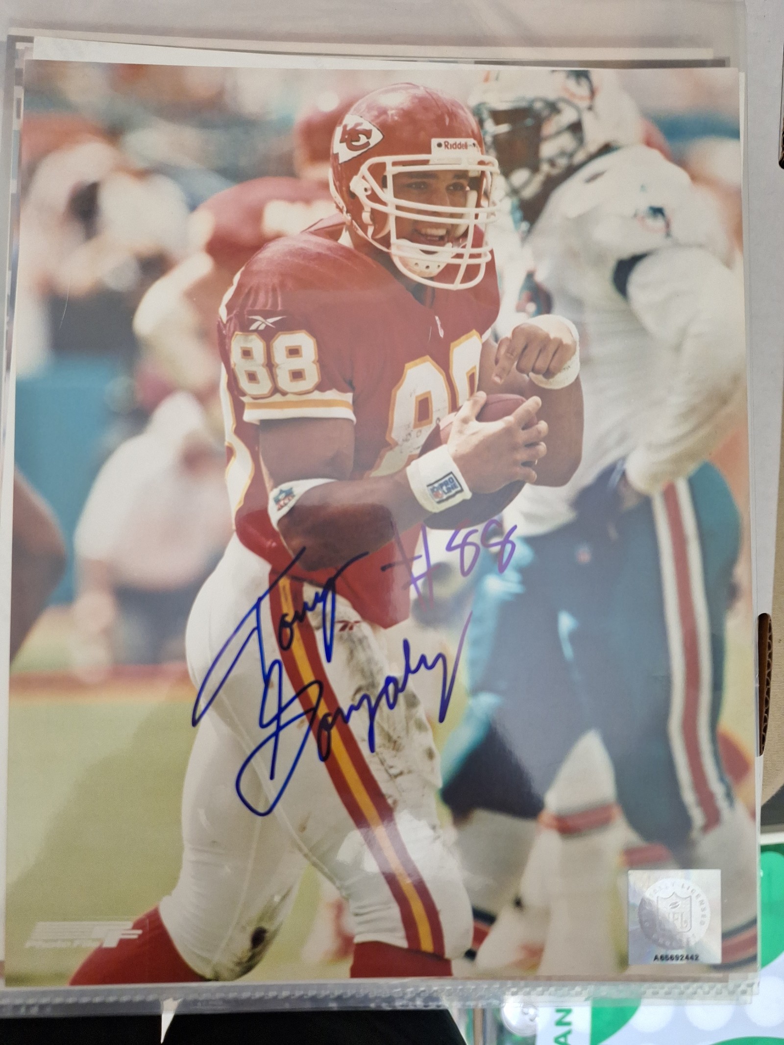 Tony Gonzalez autograph 8x10 picture
