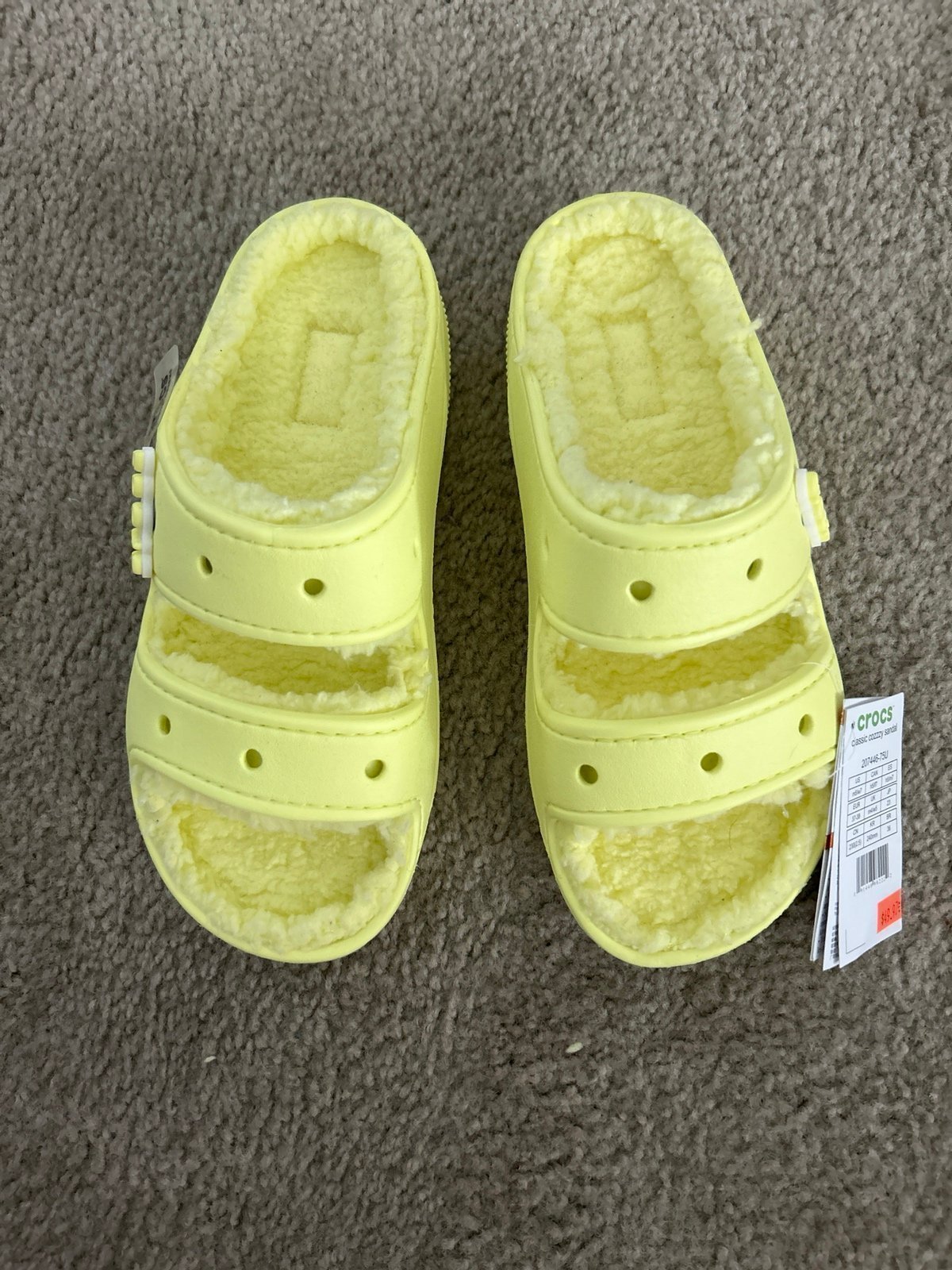 New Classic Cozzzy Crocs Sz 7.