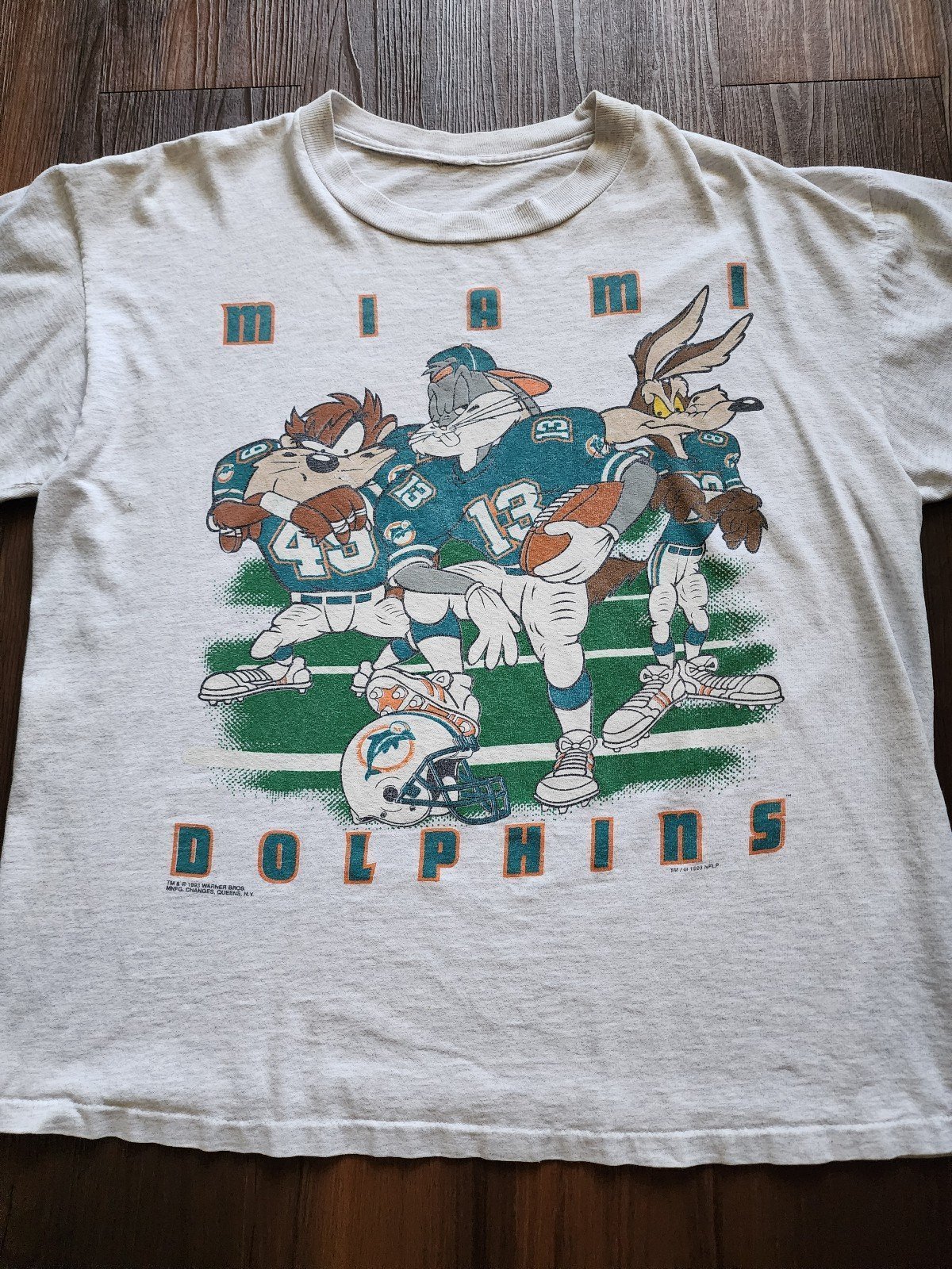 Miami Dolphins Vintage Shirt Bugs Bunny/Taz/Wile E Coyote 1993 WARNER BROTHERS