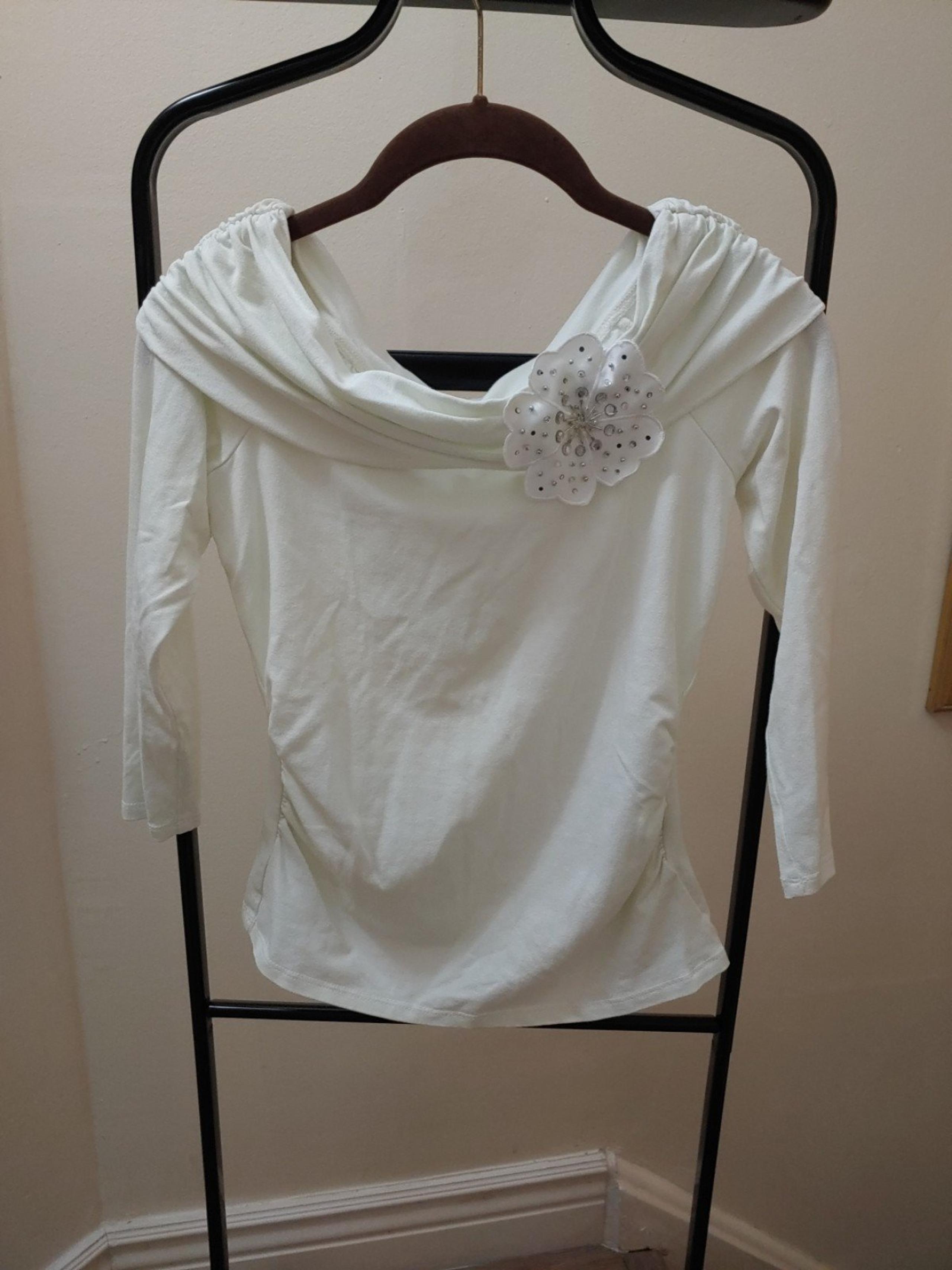Cache Ladies Top. SZ Small.