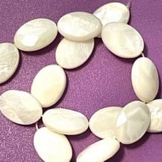 Lot of 16 14mm mother of pearl oval beads