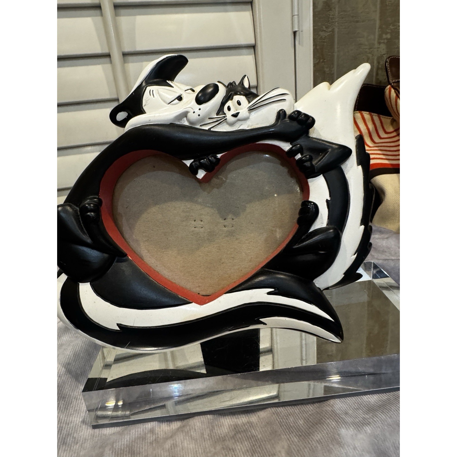 Pepe Le Pew & Penelope 7X7 Warner Bro. Figurine Heart Frame Holds 3.5x5 Photo