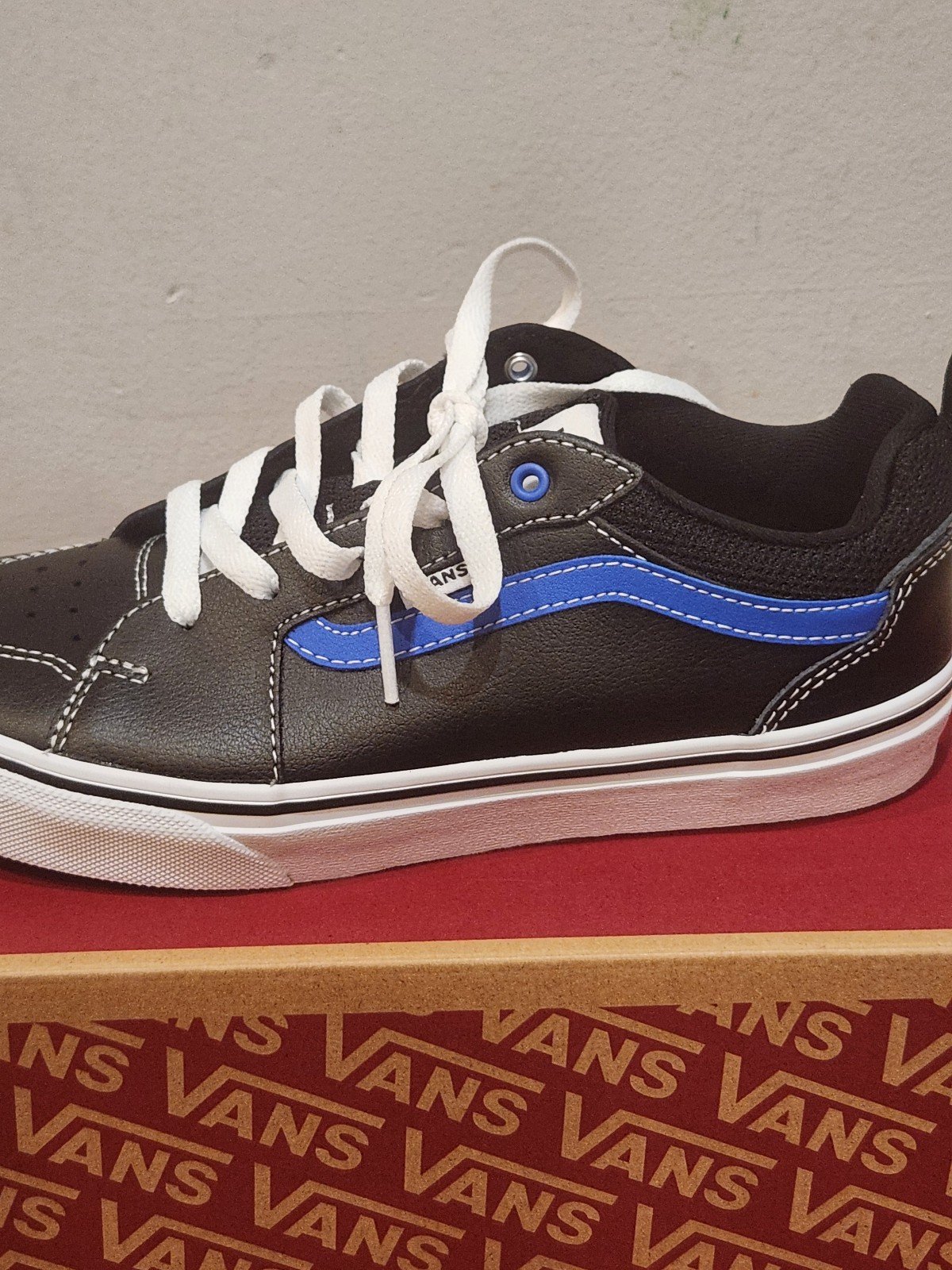 Vans fillmore leather black/blue sneakers youth size 5 NIB