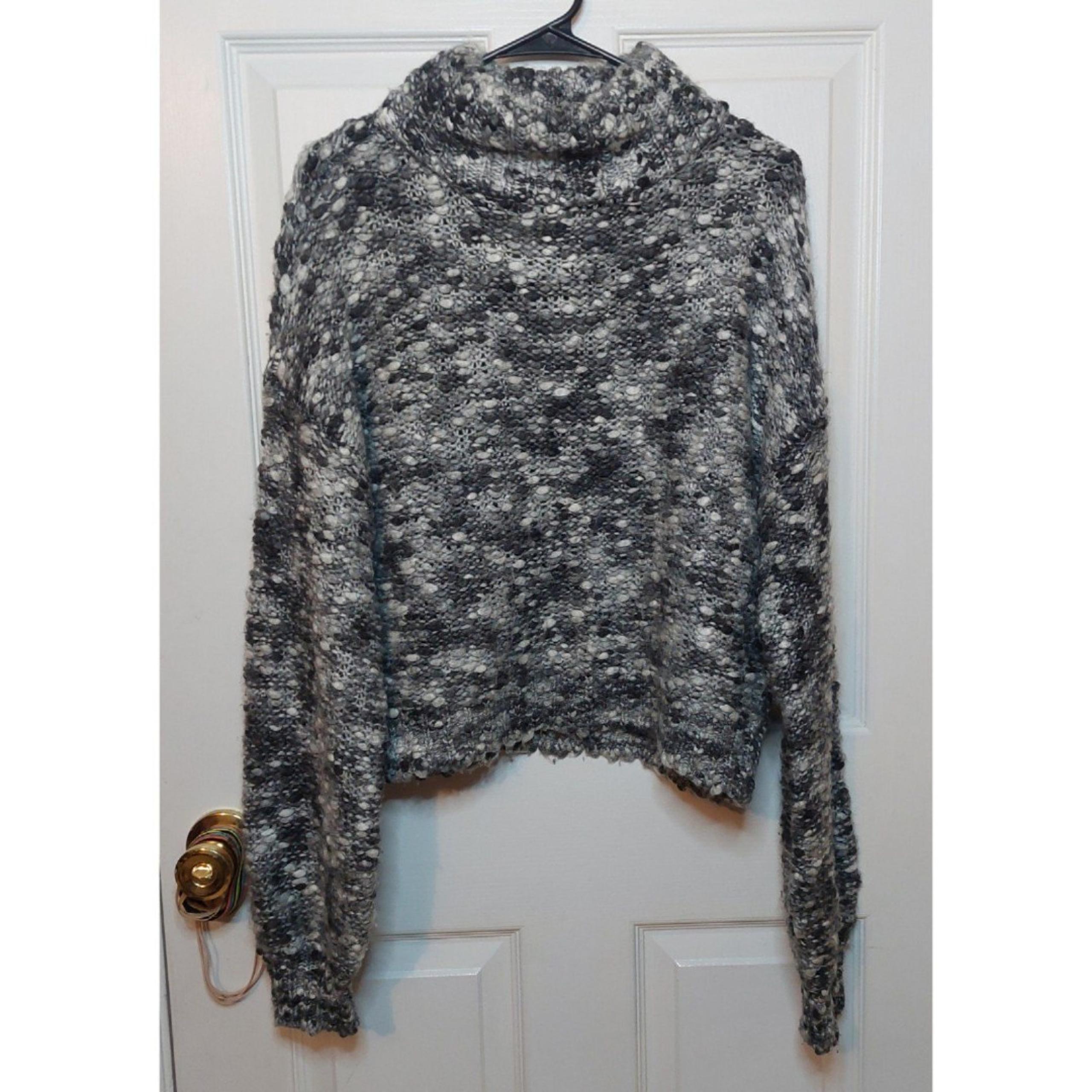 Hollister Grey White Mock Neck Chunky Marled Knit Cropped Sweater Boxy Size S
