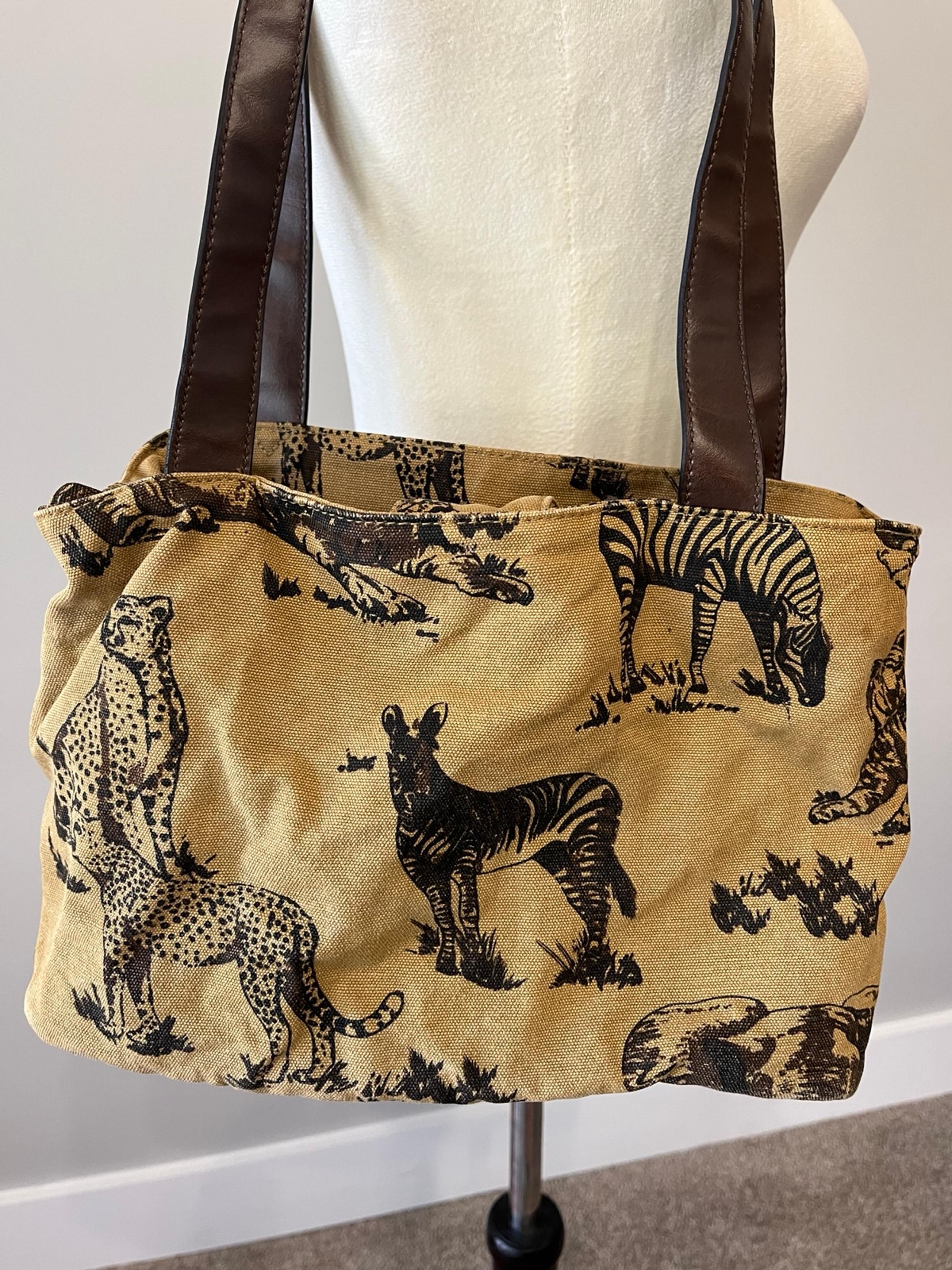Women’s relic shoulder bag wild animals