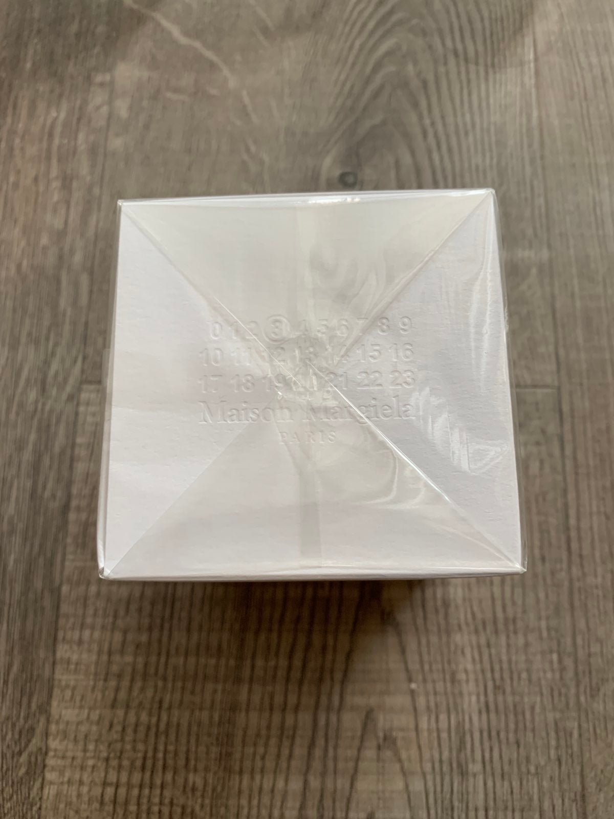New in Box Maison Margiela 'REPLICA' By The Fireplace Scented Candle 5oz/ 165g - detail