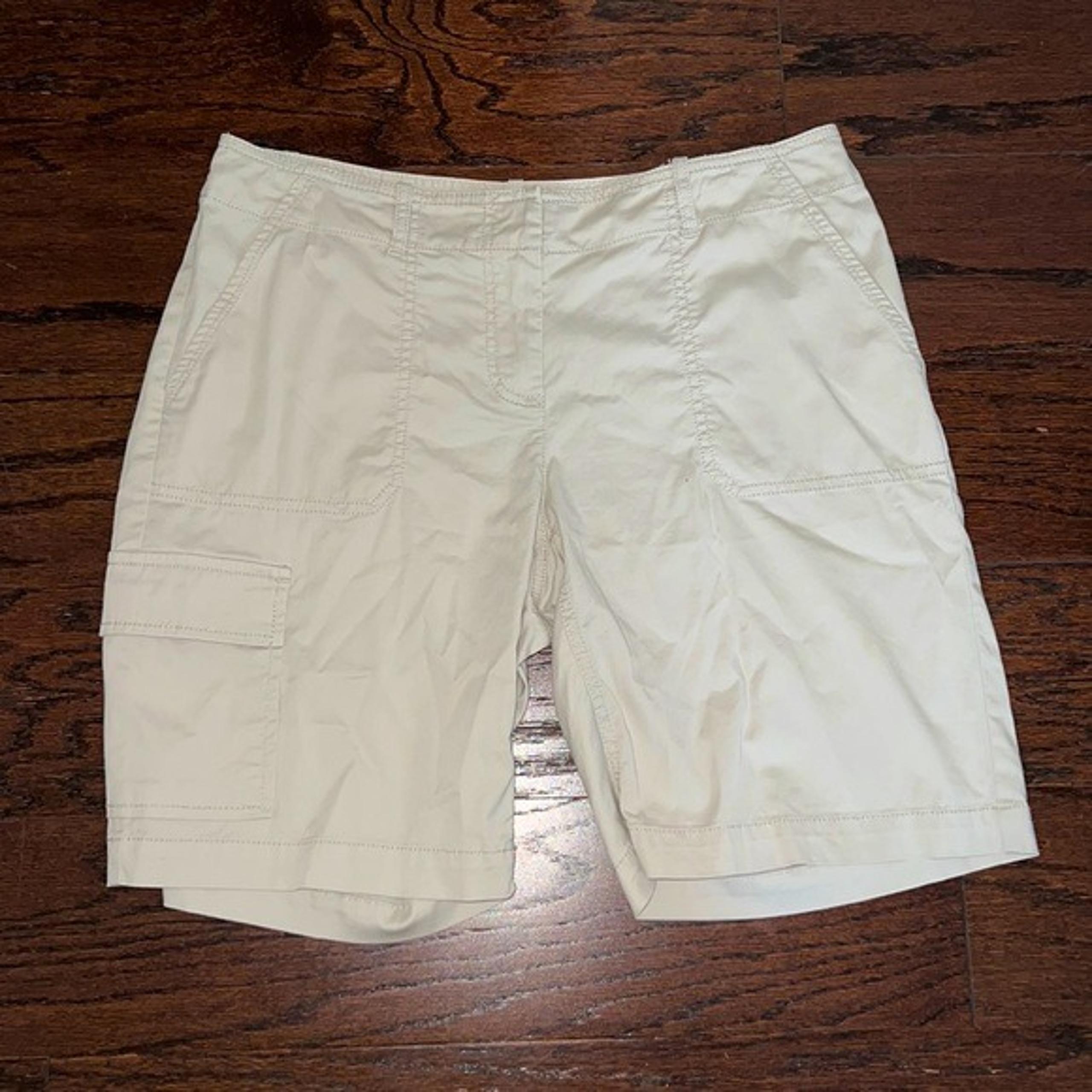 J. JILL Women’s Khaki Cargo Shorts Size 8
