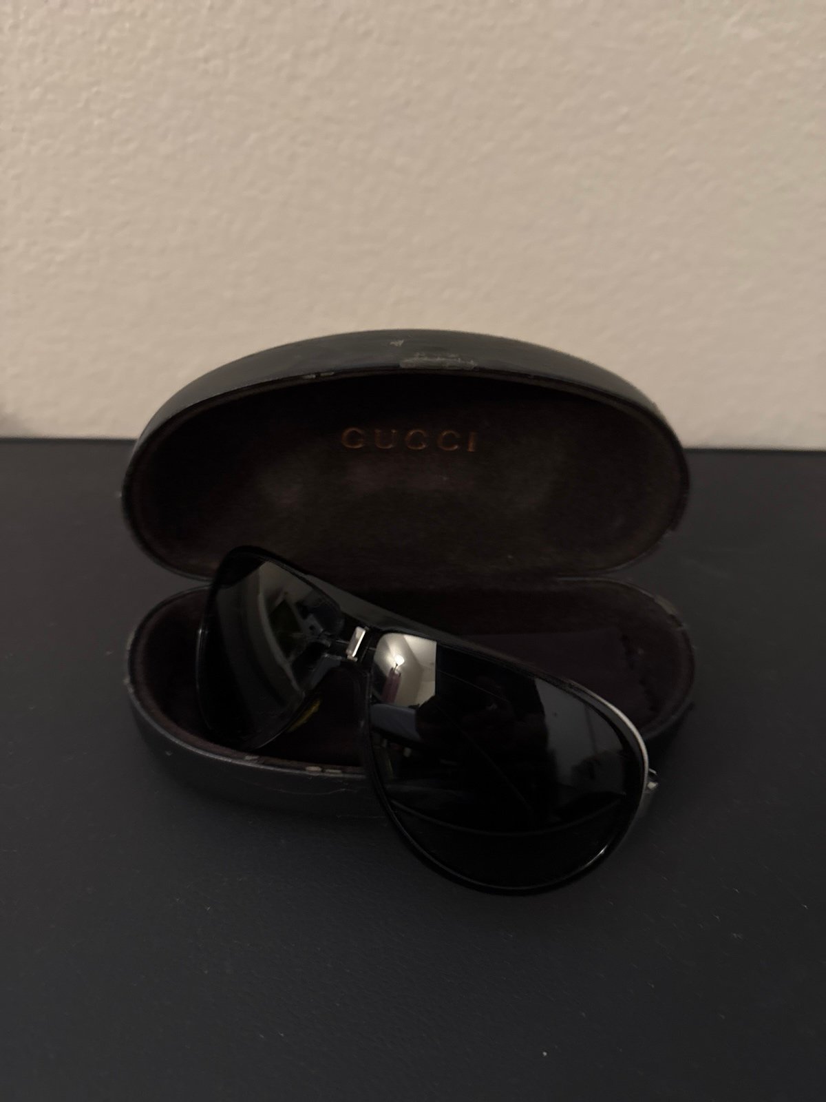 Gucci black aviator sunglasses w/case
