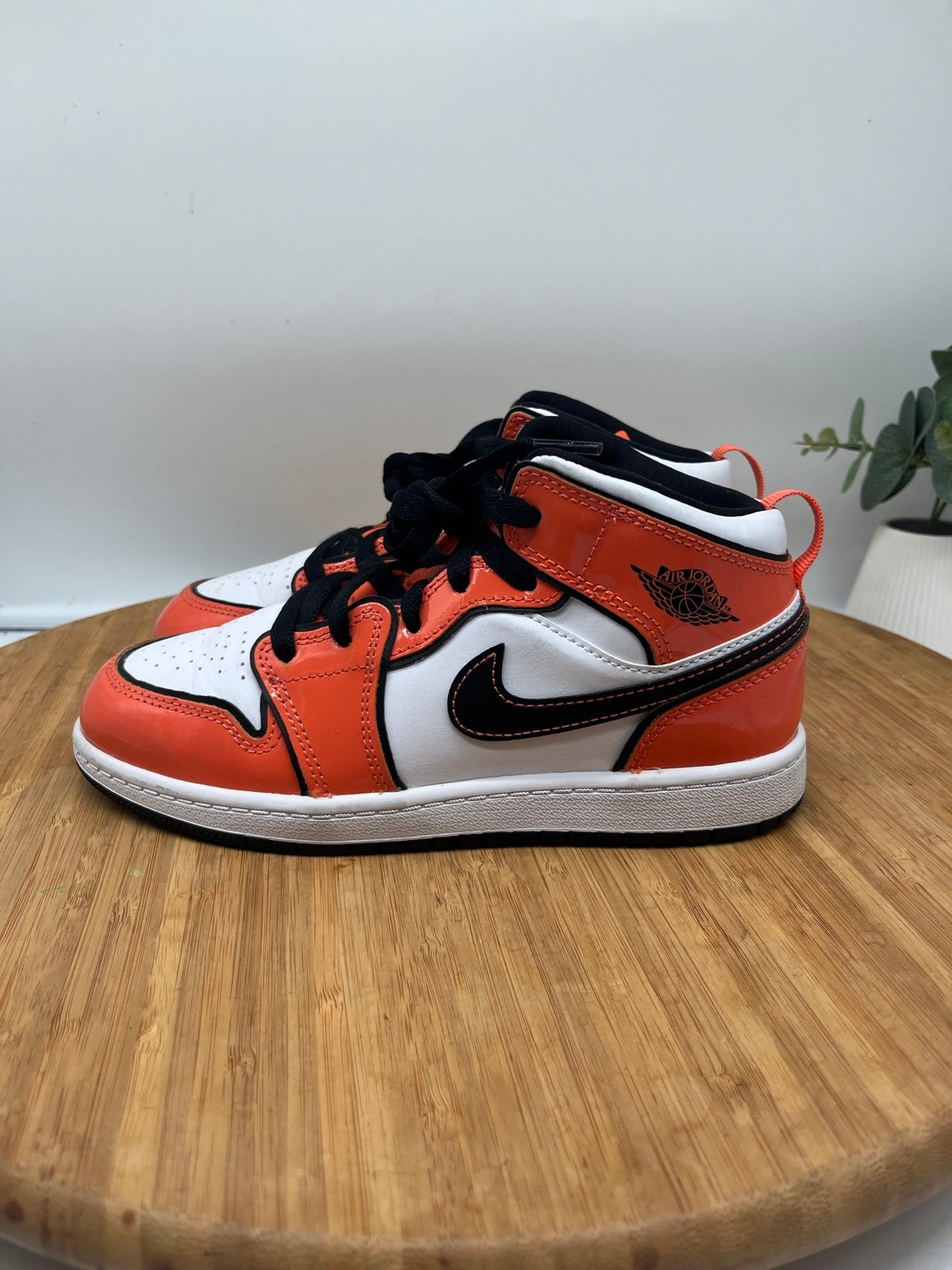 Nike Air Jordan 1 Mid SE GS 2021 'Turf Orange' BQ6931-802 Youth Size 3Y. Used