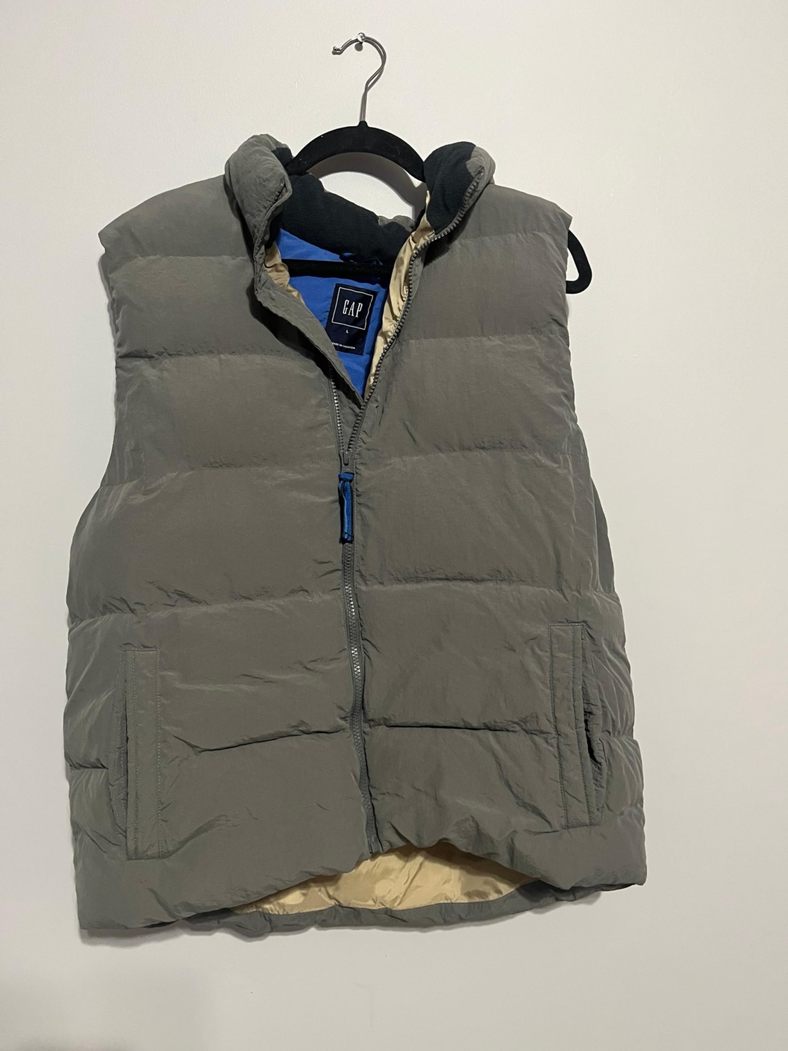 Gap Men’s Gray Full Zip Puffer Vest - Size Large