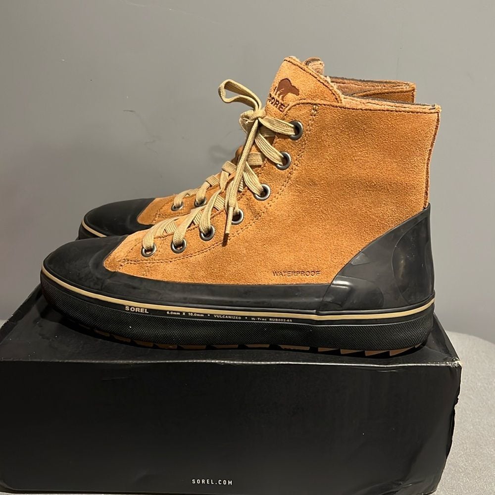 SOREL - Men's Cheyanne Metro Hi Waterproof Insulated Winter Sneaker . Size 11.5