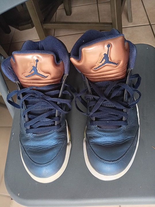 Air Jordan 5 Retro Bronze SIZE 10.5